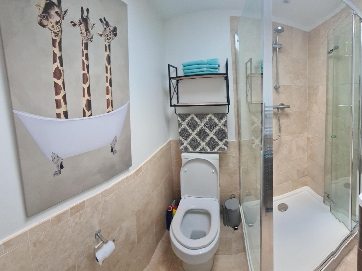 לונדון 2 Bed Home From Home Apartments מראה חיצוני תמונה